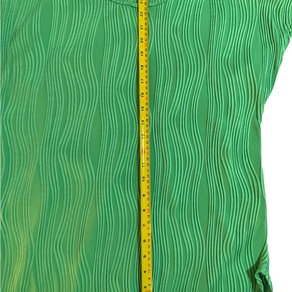 Women’s Green Textured Wave Pattern Short Sleeve Blouse - Size M - Picture 8 of 8